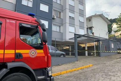 Moradias são interditadas preventivamente após verificação estrutural em Caxias do Sul. Casas geminadas e outros oito apartamentos de um prédio ficam na Rua Luiz Gaio, no bairro São Luiz.<!-- NICAID(16002645) -->