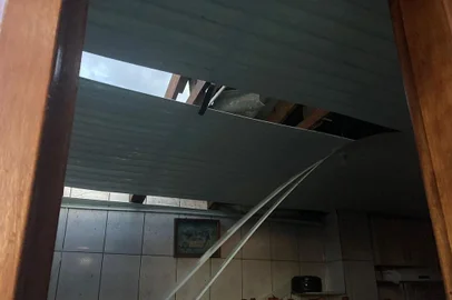 Chuva causa estragos em diferentes pontos de Caxias do Sul nesta quarta-feira<!-- NICAID(15640834) -->