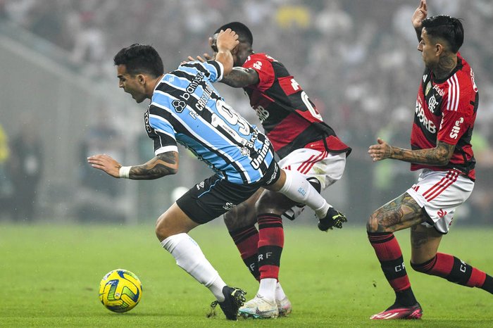 Grêmio joga bem, mas está eliminado da Copa do Brasil e foca no Brasileirão