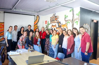 Projeto Escolas atenderá cinco escolas em 2023Iniciativa da Fundação Marcopolo ampliará número de estudantesConcebido para implementar ações pedagógicas, culturais e esportivas de apoio à comunidade escolar e seus docentes, o Projeto Escolas da Fundação Marcopolo vai ampliar suas atividades no próximo ano, chegando a mais estudantes e aumentando o atendimento de duas para cinco escolas da rede pública municipal de Caxias do Sul.<!-- NICAID(15296064) -->