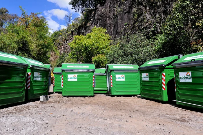 Codeca Codeca recebe 130 novos contêineres para a coleta mecanizada em Caxias ...