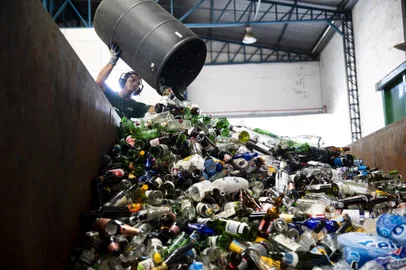 PORTO ALEGRE, RS, BRASIL, 30.01.2024: Lixo zero é possível? O papel de cada um para garantir que os materiais com potencial de serem reciclados cheguem aonde é necessário. Na foto a empresa Arco que atua na gestão de resíduos na capital. Foto: Camila Hermes/Agencia RBS<!-- NICAID(15664749) -->