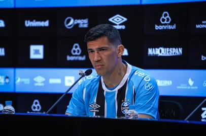 RS - FUTEBOL/APRESENTACAO GREMIO  - ESPORTES - Vice-presidente de futebol Alexandre Rossato apresenta o zagueiro Balbuena como novo reforÃ§o do Gremio para a temporada 2025. FOTO: LUCAS UEBEL/GREMIO FBPA<!-- NICAID(16090937) -->