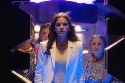 Bruna Marquezine é Jenny Kord em Besouro Azul<!-- NICAID(15512668) -->