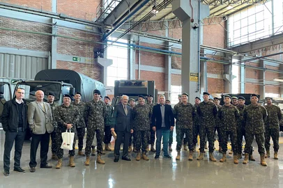 Uma comitiva de 19 generais do Exército Brasileiro visitou a unidade 2 da Agrale nesta semana.<!-- NICAID(16077548) -->