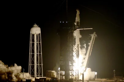 NASA And SpaceX Launch Crew-6 Mission To International Space StationCAPE CANAVERAL, FLORIDA - MARCH 02: A SpaceX Falcon 9 rocket with the Crew Dragon spacecraft lifts off from launch pad 39A at the Kennedy Space Center on March 02, 2023 in Cape Canaveral, Florida. Roscosmos cosmonaut Andrey Fedyaev, NASA astronaut Warren Hoburg, NASA astronaut Stephen Bowen, and UAE (United Arab Emirates) astronaut Sultan Alneyadi are on a mission to the International Space Station.   Joe Raedle/Getty Images/AFP (Photo by JOE RAEDLE / GETTY IMAGES NORTH AMERICA / Getty Images via AFP)Editoria: SCILocal: Cape CanaveralIndexador: JOE RAEDLESecao: space programmeFonte: GETTY IMAGES NORTH AMERICAFotógrafo: CONTRIBUTOR<!-- NICAID(15363931) -->