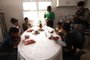 Porto Alegre, RS, Brasil - Crianças que foram encontradas no Morro passam por atendimento e se alimentam na Clínica da Família do Campo da Tuca. *A criança perto da janela é um primo que ajudava nas buscas,As outras quatro são as que estavam desaparecidas.*  Foto: Jefferson Botega / Agencia RBS<!-- NICAID(15593803) -->