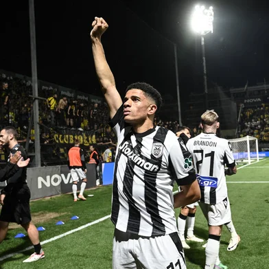 Paok Thessaloniki's Brazilian forward #11 Taison Barcellos Freda celebrates after winning the Greece Super League football match between Paok Thessaloniki and Aris in Thessaloniki on May 19, 2024. (Photo by Sakis MITROLIDIS / AFP)<!-- NICAID(15767792) -->