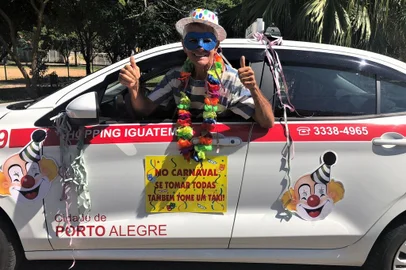 Taxista Newton Boa Nova, que atua há mais de 25 anos em Porto Alegre<!-- NICAID(15353964) -->