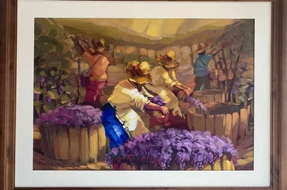 O marchand porto-alegrense Nicholas Bublitz, à frente da Bublitz Galeria de Arte, apresentará, no Centro de Eventos do Quinta São Luiz, em Caxias do Sul, um projeto inédito que reúne a obra de artistas plásticos expoentes da cidade reconhecidos nacionalmente.  No ensejo, realiza um leilão de seu acervo com tapetes, objetos de arte e pinturas, no período de 9 a 12 de abril, entre as 11h30min e as 20h30min. Para estrear oficialmente a iniciativa, Nicholas reunirá apreciadores de arte em coquetel receptivo no dia 9 de abril, terça-feira, a partir das 19h30min.FOTO: Obra "Vindima", de Erico Santos, óleo sobre tela<!-- NICAID(15722019) -->