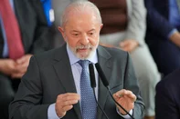 BrasÃ­lia (DF) 26/11/2025 - O presidente Luiz InÃ¡cio Lula da Silva sanciona a lei que amplia a faixa de isenÃ§Ã£o do Imposto de Renda Pessoa FÃ­sica para quem ganha atÃ© R$ 5 mil por mÃªs e estabelece descontos para rendas de atÃ© R$ 7.350 mensais.  Foto: Fabio Rodrigues-Pozzebom/ AgÃªncia Brasil<!-- NICAID(16174937) -->