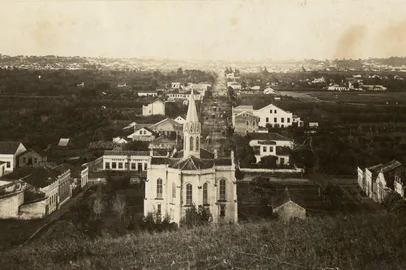 Virgilio Calegari / Museu de Porto Alegre Joaquim Felizardo Cenário do bairro Menino Deus, em Porto Alegre, por volta de 1910<!-- NICAID(16176128) -->