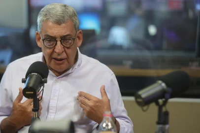 PORTO ALEGRE, RS, BRASIL - 27/10/2024 - Candidato Sebastião Melo em entrevista na Radio Gaúcha. Foto: Jonathan Heckler/ Agência RBS<!-- NICAID(15900098) -->