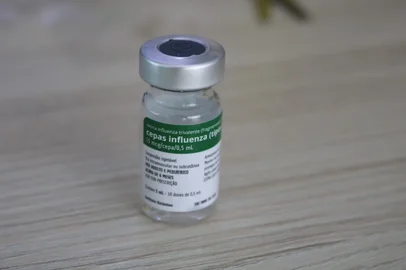 A campanha de vacinação contra a gripe (Influenza) já aplicou 136.527 doses em Caxias do Sul, desde o início. Pertencentes aos grupos prioritários, gestantes, crianças e idosos, somente 49,53% da população foi vacinada. Estes grupos em específico, são os mais suscetíveis a desenvolver casos graves, que podem acarretar futuras complicações. Até o momento, Caxias do Sul conta com 929 hospitalizações por Influenza, contabilizando 96 óbitos pela Síndrome Respiratória Aguda Grave (SRAG).<!-- NICAID(16100122) -->