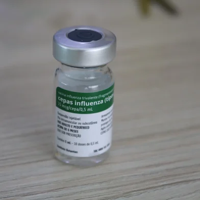 A campanha de vacinação contra a gripe (Influenza) já aplicou 136.527 doses em Caxias do Sul, desde o início. Pertencentes aos grupos prioritários, gestantes, crianças e idosos, somente 49,53% da população foi vacinada. Estes grupos em específico, são os mais suscetíveis a desenvolver casos graves, que podem acarretar futuras complicações. Até o momento, Caxias do Sul conta com 929 hospitalizações por Influenza, contabilizando 96 óbitos pela Síndrome Respiratória Aguda Grave (SRAG).<!-- NICAID(16100122) -->