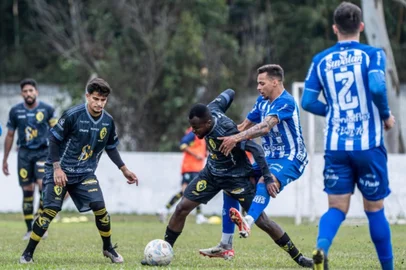 Esportivo venceu o Real, por 2 a 1. <!-- NICAID(16059872) -->