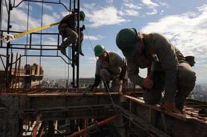 Retomada de empregos na construção civil.<!-- NICAID(5334251) -->