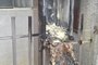 em Vacaria, um poste de energia elétrica pegou fogo  depois que um raio caiu na estrutura.  A ocorrência foi registrada por volta das 14h de segunda-feira (16), na Rua São Manuel, no  bairro Planalto. O poste fornecia energia para uma moradia e derreteu o medidor de luz da residência.<!-- NICAID(15570768) -->
