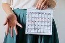 Missed period and marking on calendar. Unwanted pregnancy, woman's health and delay in menstruation.Menstruação perdida - Foto: natus111/stock.adobe.comFonte: 355939252<!-- NICAID(15741924) -->