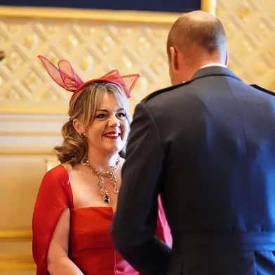 Num feito inédito para a cultura brasileira, a soprano e ativista Gabriella Di Laccio foi oficialmente condecorada pela família real britânica como Membro da Ordem do Império Britânico (MBE)* em cerimônia realizada no Castelo de Windsor, onde recebeu a honraria das mãos de Sua Alteza Real, o Príncipe de Gales nessa terça-feira, 30 de Setembro de 2025.<!-- NICAID(16136866) -->