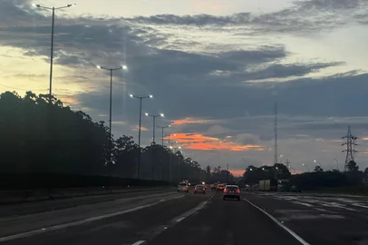 Início de noite sem problemas na freeway. Mais de 50 mil veículos usaram a rodovia hoje, mas não foram registrados congestionamentos. Segue sendo um bom momento<!-- NICAID(16227279) -->