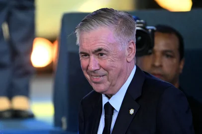 Mauro PIMENTEL / AFP Brazil's football team head coach Carlo Ancelotti arrives for a press conference to announce Brazil's squad for the 2026 FIFA World Cup at the Museum of Tomorrow in downtown Rio de Janeiro, Brazil on May 18, 2026. (Photo by Mauro PIMENTEL / AFP)Editoria: SPOLocal: Rio de JaneiroIndexador: MAURO PIMENTELSecao: soccerFonte: AFPFotógrafo: STF<!-- NICAID(16287889) -->