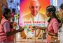 Fiéis fazem homenagens ao papa Francisco ao redor do mundo; veja fotos