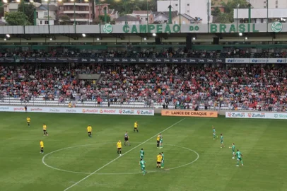 7ª edição do Lance de Craque, entre os times de D'Alessandro e Nenê, no Estádio Alfredo Jaconi, em Caxias do Sul<!-- NICAID(15935886) -->