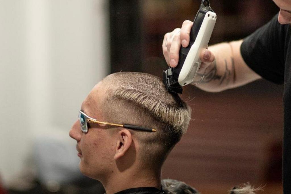 Calvão de cria': corte de cabelo para ficar calvo viraliza entre os jovens  - 15/07/2022 - UOL Nossa