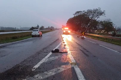 Atropelamento deixa um morto e um ferido grave na BR-116, em Turuçu