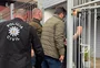Homem é preso por suspeita de tentar matar a ex-companheira e o atual namorado dela em Passo Fundo