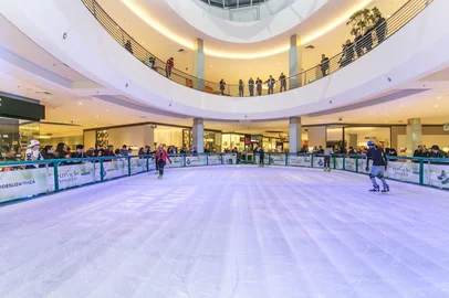 Pista de Patinação no BarraShoppingSul<!-- NICAID(16067780) -->