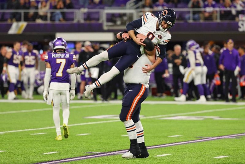 MINNEAPOLIS, MINNESOTA - NOVEMBER 27: Cairo Santos #8 of the Chicago Bears celebrates with teammates after kicking the game-winning field goal to defeat the Minnesota Vikings at U.S. Bank Stadium on November 27, 2023 in Minneapolis, Minnesota.   Adam Bettcher/Getty Images/AFP (Photo by Adam Bettcher / GETTY IMAGES NORTH AMERICA / Getty Images via AFP)<!-- NICAID(15610689) -->