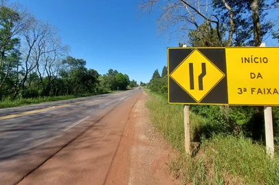 Após dois meses da conclusão das obras de construção de 12 faixas adicionais na RS-153, entre Passo Fundo e Tio Hugo, no norte do RS, o número de acidentes no trecho já corresponde a mais da metade dos números registrados entre agosto e setembro do ano passado.<!-- NICAID(15558093) -->