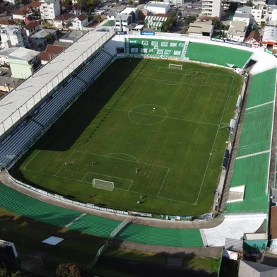 CAXIAS DO SUL, RS, BRASIL, 23/07/2020. Juventude x Caxias, clássico Ca-Ju 284, jogo válido pela quarta rodada da Taça Francisco Novelletto Neto, segundo turno do Campeonato Gaúcho (Gauchão 2020). Realizado no estádio Alfredo Jaconi. O campeonato retorna após quatro meses parado devido a pandemia do coronavírus. Vistas aéreas do estádio Alfredo Jaconi.  (Porthus Junior/Agência RBS)<!-- NICAID(14551534) -->