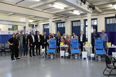 Em uma ação que integrou educação e solidariedade, estudantes do 1º ano do Ensino Fundamental do Colégio Marista Champagnat mobilizaram mais de cem pessoas para doar sangue. A atividade ocorreu no Hospital São Lucas da PUCRS (HSL), no dia 22 de outubro, como parte do Projeto de Iniciação Científica da turma 112, batizado de “A força da vida”, <!-- NICAID(15899085) -->
