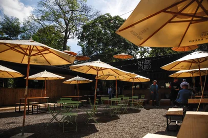 PORTO ALEGRE, RS, BRASIL,  06/05/2022- Refúgio do Lago faz pré-abertura, nesta sexta (6), para estar estrutura e serviço com o público no meio da Redenção. Foto: Anselmo Cunha/Agencia RBS<!-- NICAID(15089020) -->