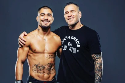 A Polícia Militar do Rio de Janeiro encontrou, na noite desta segunda-feira (15), o corpo do professor e lutador de MMA Diego Braga Alves, de 44 anos. Ele estava desaparecido desde a madrugada desta segunda, quando foi ao Morro do Banco, comunidade na zona oeste do Rio, tentar recuperar sua moto furtada em outra comunidade na região, a Muzema. As informações são do portal G1.<!-- NICAID(15651461) -->