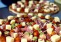 Dicas gastronômicas para pedir em casa e de eios para curtir a rua ou viajar