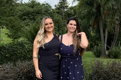 As amigas Luiza Santi e Marina Baccari. Marina morreu em um acidente envolvendo um jeep no interior de Ipê, no sábado, 8 de março<!-- NICAID(15992597) -->