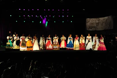 CAXIAS DO SUL, RS, BRASIL, 26/08/2023. Escolha da rainha e princesas da Festa Nacional da Uva 2024, realizada no Centro de Eventos dos Pavilhões da Festa da Uva. É a primeira vez que a escolha das soberanas da Festa da Uva acontece no Centro de Eventos. (Porthus Junior/Agência RBS)<!-- NICAID(15522556) -->
