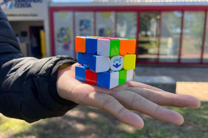 Campeonato de cubo mágico em Passo Fundo<!-- NICAID(16010955) -->