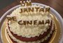 Um jantar de cinema para um grupo fora de série