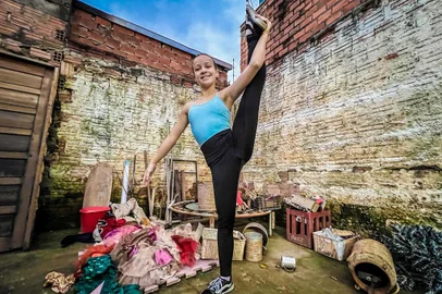 Bailarina Amanda de Menezes Pinto, 12 anos, perdeu tudo na enchente e precisa de ajuda para poder ir ao Festival de Dança de Joinville. Foto para a coluna 360 Graus, da Juliana Bublitz. <!-- NICAID(15814405) -->