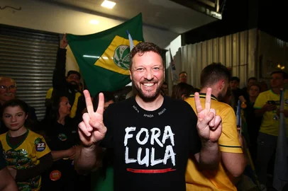 CAXIAS DO SUL, RS, BRASIL, 04/10/2026. Eleições 2026 - Comemoração do deputado federal Maurício Marcon (PL), que foi reeleito como o candidato mais votado do estado. (Porthus Junior/Grupo RBS)<!-- NICAID(16380136) -->