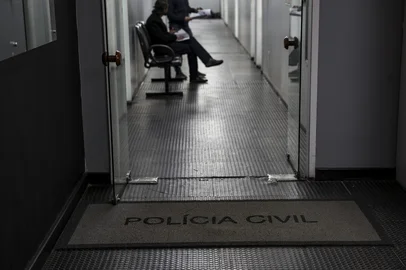 *** EXCLUSIVO *** PORTO ALEGRE, RS, BRASIL, 22-09-2025. CASO DA MALA, Polícia Civil fala sobre o caso do esquartejamento de Brasília Costa, vítima de feminicídio. Brasília foi morta por seu então companheiro, Ricardo Jardim. Na imagem, a 2ª Delegacia de Homicídios.  Fotos: Duda Fortes/Agencia RBS<!-- NICAID(16144946) -->