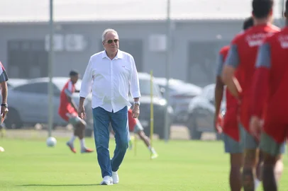 Abel Braga observa treino do Inter<!-- NICAID(16254099) -->