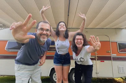 Três no Trailer, projeto de Ana Minosso e Guarany Pacheco<!-- NICAID(14728581) -->