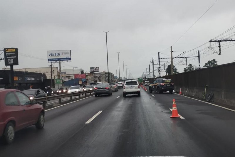 Homem morre após ser atropelado na BR-116, em Canoas<!-- NICAID(15616471) -->