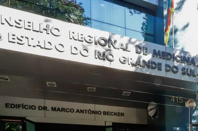 Porto Alegre, RS 01/05/2021 MÃ©dicos que receberam a primeira dose da vacina Oxford/AstraZeneca no mutirÃ£o das entidades de saÃºde realizado em 6 de fevereiro completaram a imunizaÃ§Ã£o contra Covid-19 neste sÃ¡bado, 1Âº, com a segunda dose. Organizado pela Secretaria Municipal de SaÃºde (SMS), o atendimento ocorre em dois locais: sede do Sindicato MÃ©dico do Rio Grande do Sul (Simers), das 8h Ã s 17h, e sede do Conselho Regional de Medicina do RS (Cremers), das 8h Ã s 14h. Na foto: a sede do Cremers. Foto: Cristine Rochol/PMPA<!-- NICAID(14920817) -->